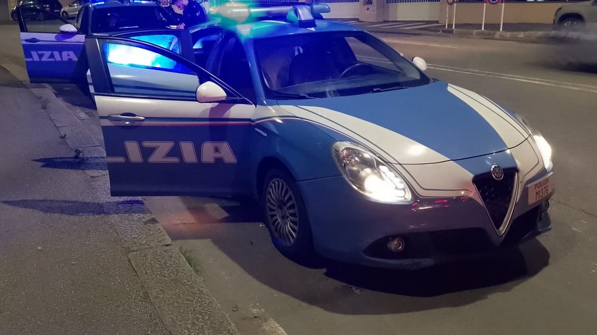 Pegli, distraggono un automobilista e tentano di entrare nell’auto in sosta: denunciato 20enne