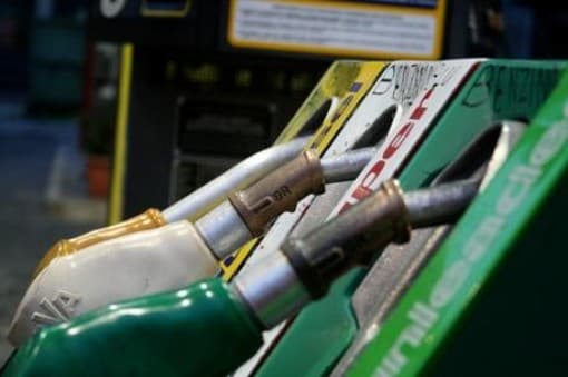 Carburanti, da oggi il tetto ai prezzi deciso da Eni. E anche Ip si associa 
