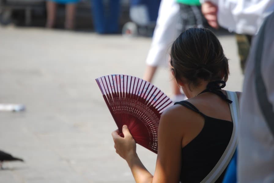 L'afa non dà tregua a Genova: dal condizionatore alla dieta, il vademecum degli esperti per superare il picco di caldo