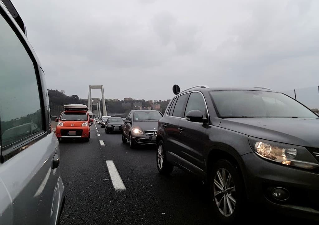 Riaperto il tratto dell'autostrada A10 a Genova dopo il ribaltamento di un camion