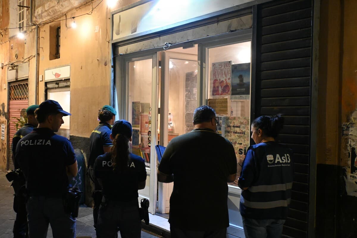 Blatte e gravi carenze igieniche: chiuso un locale nel centro storico, multe per 46.500 euro