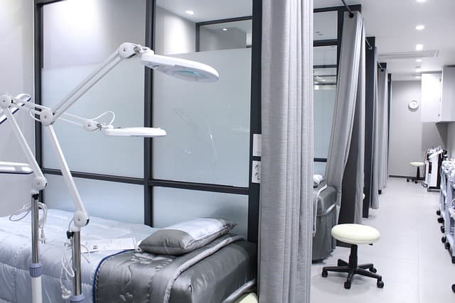 Sanità, migliorano i tempi d'attesa per le visite specialistiche. Bucci e Nicolò: "Segnale positivo per i cittadini"