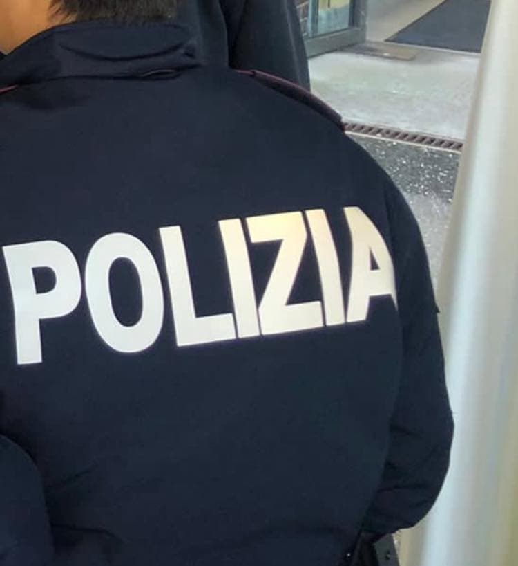 Via Fiume, molestano un ragazzo poi tentano di creare il caos ai giardini di Brignole: due 18enni denunciati