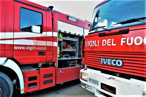 Certosa, esplosione in un bar di via Canepari per una fuga di gas: ferito il titolare