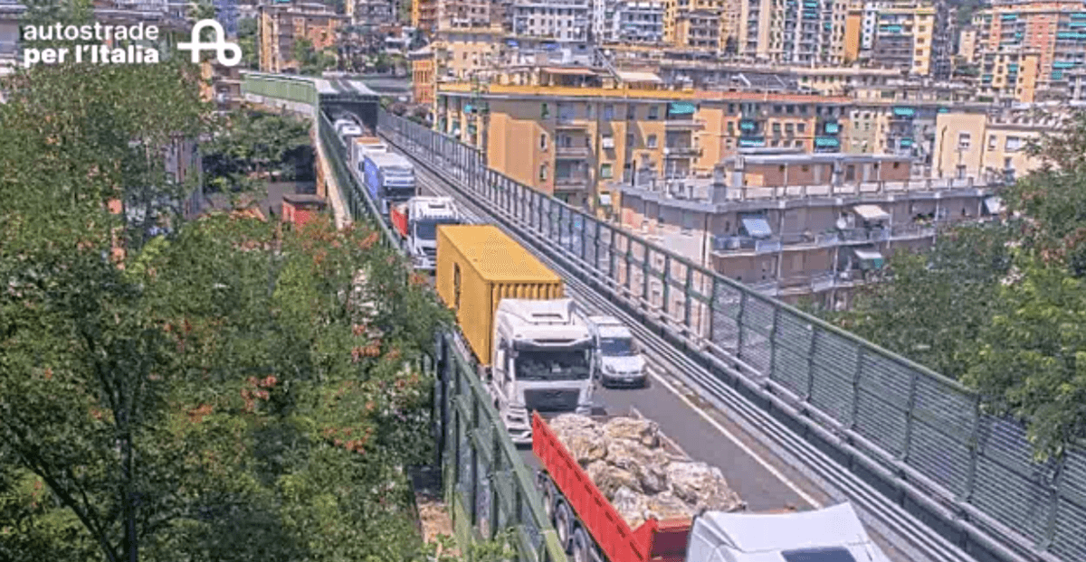 Autostrada A12, carambola di auto verso Genova: due chilometri di coda