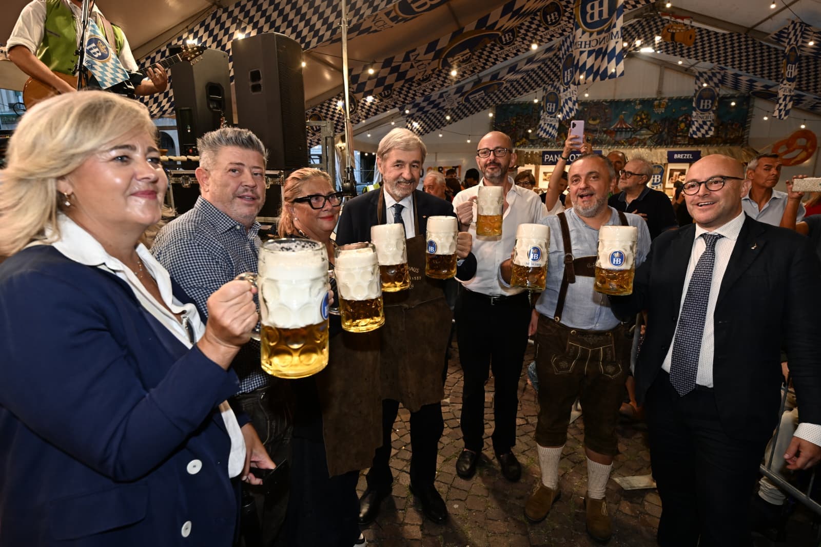 Oktoberfest, al via la 16ª edizione. Bucci e Piana: “Una tradizione per la città e un’opportunità per il commercio”