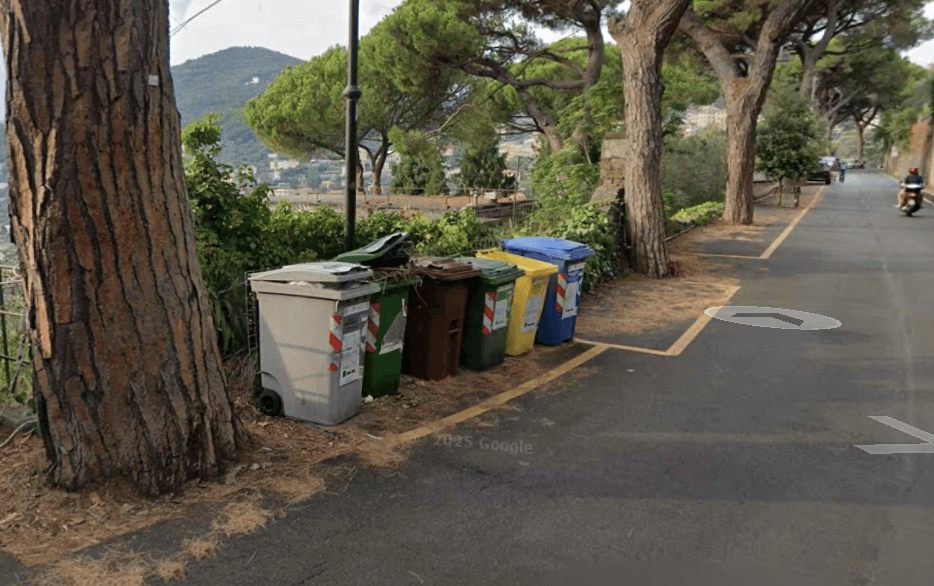 Camogli, rimossi i lucchetti dai cassonetti a Ruta e sull'Aurelia: il Comune torna ai bidoni aperti