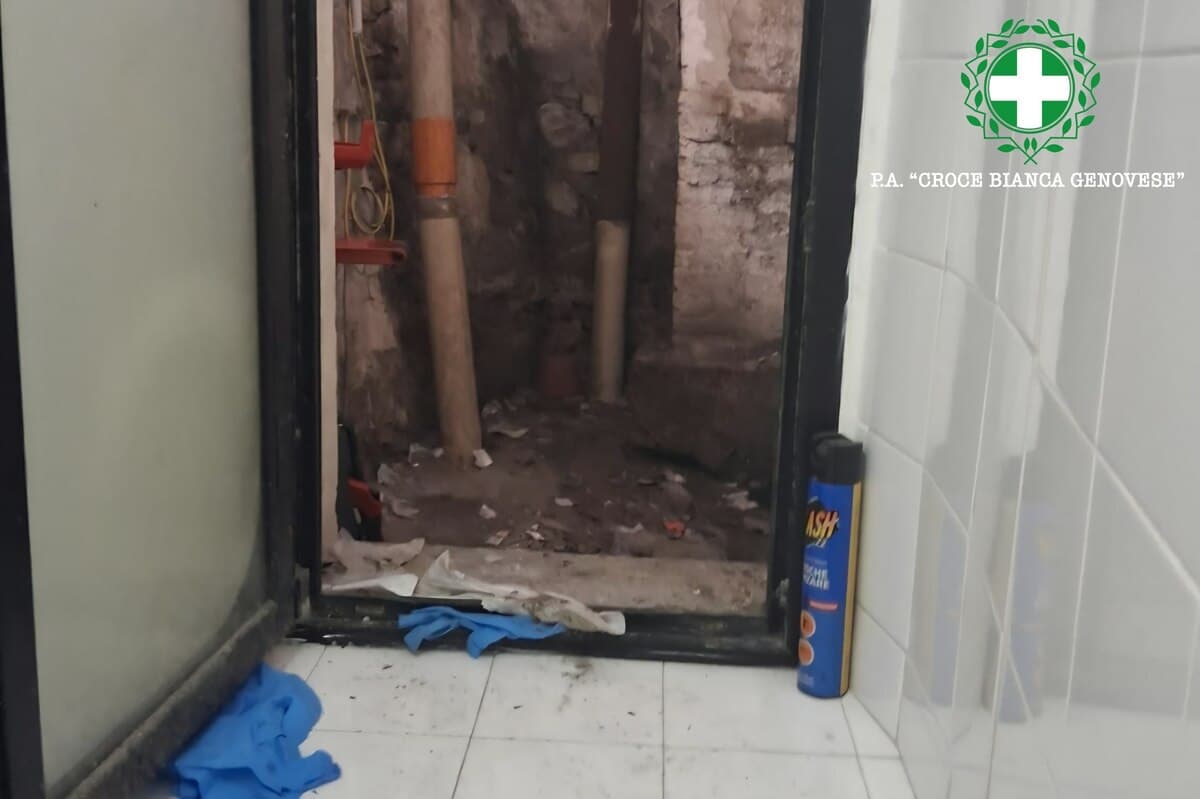 Centro storico, precipita dal cavedio durante una festa: grave un 27enne