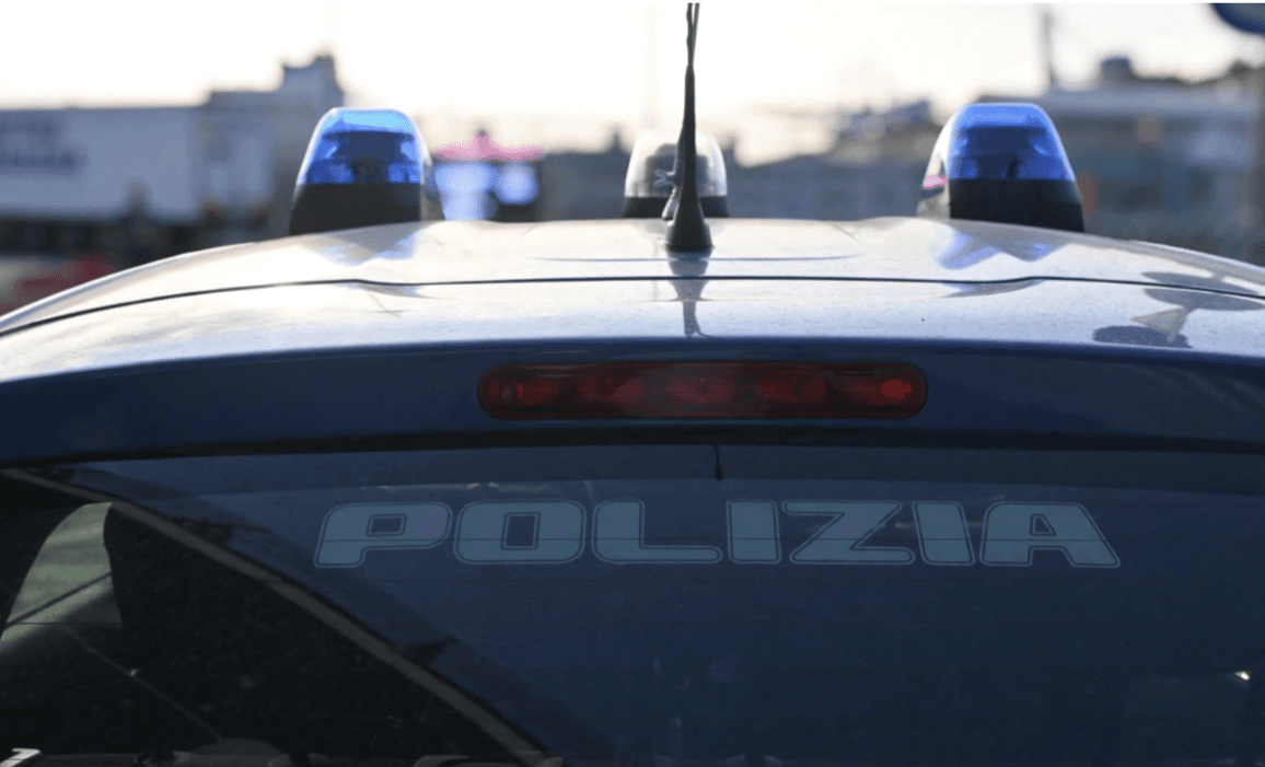 Sant’Olcese, finto appartenente alle forze dell’ordine entra in casa e ruba un bracciale: due arresti