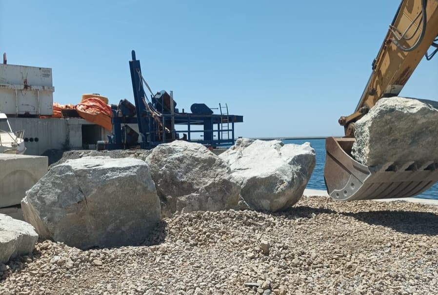 Capolungo, dopo 12 anni partono i lavori della scogliera: ok alla messa in sicurezza della falesia