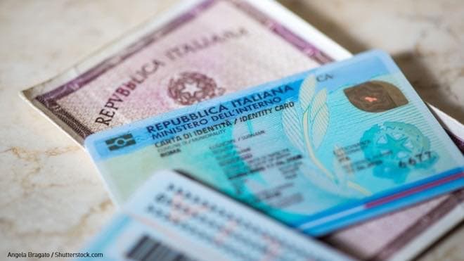 Carta d’identità cartacea, da oggi stop all’espatrio: ecco che cosa cambia per i cittadini