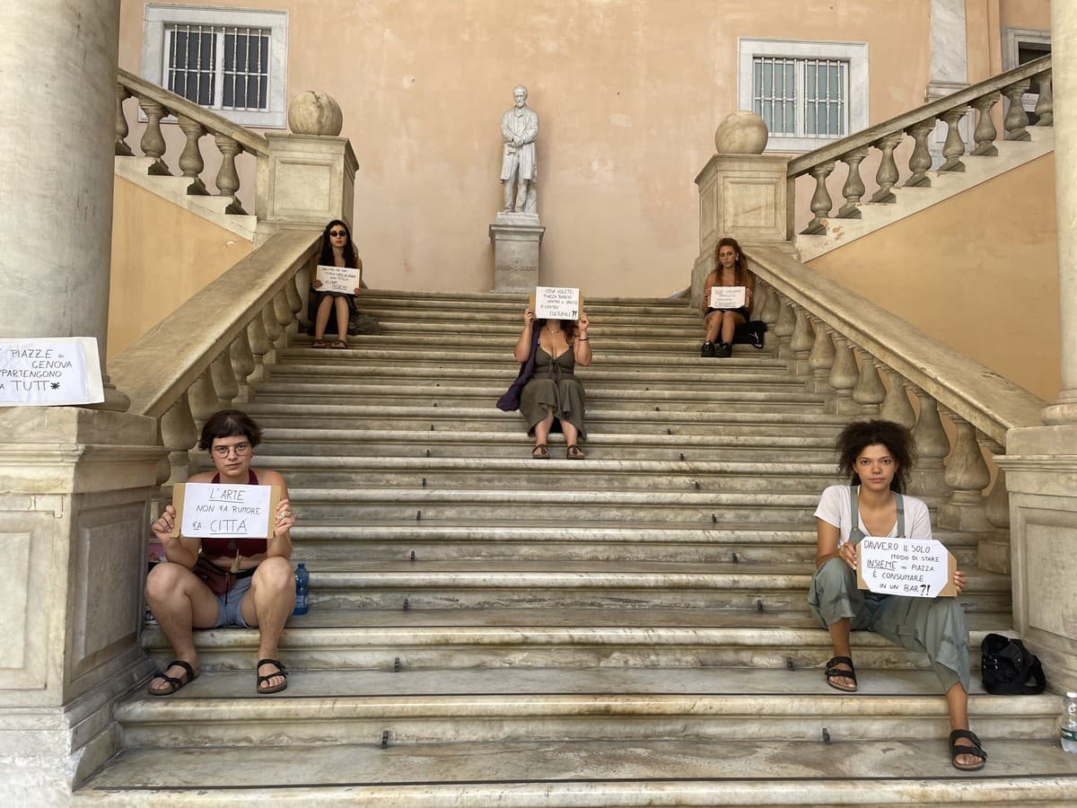 L'arte di strada torna a difendere gli spazi pubblici: "Abbandonare le piazze non porta sicurezza"