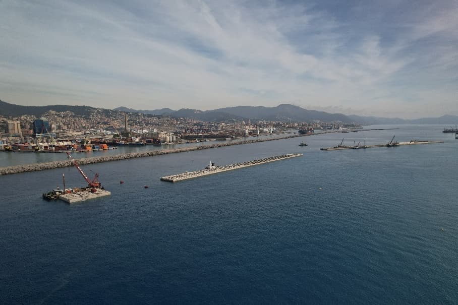 Nuova diga foranea, superati i 1,6 km: posato il decimo cassone dell'estate
