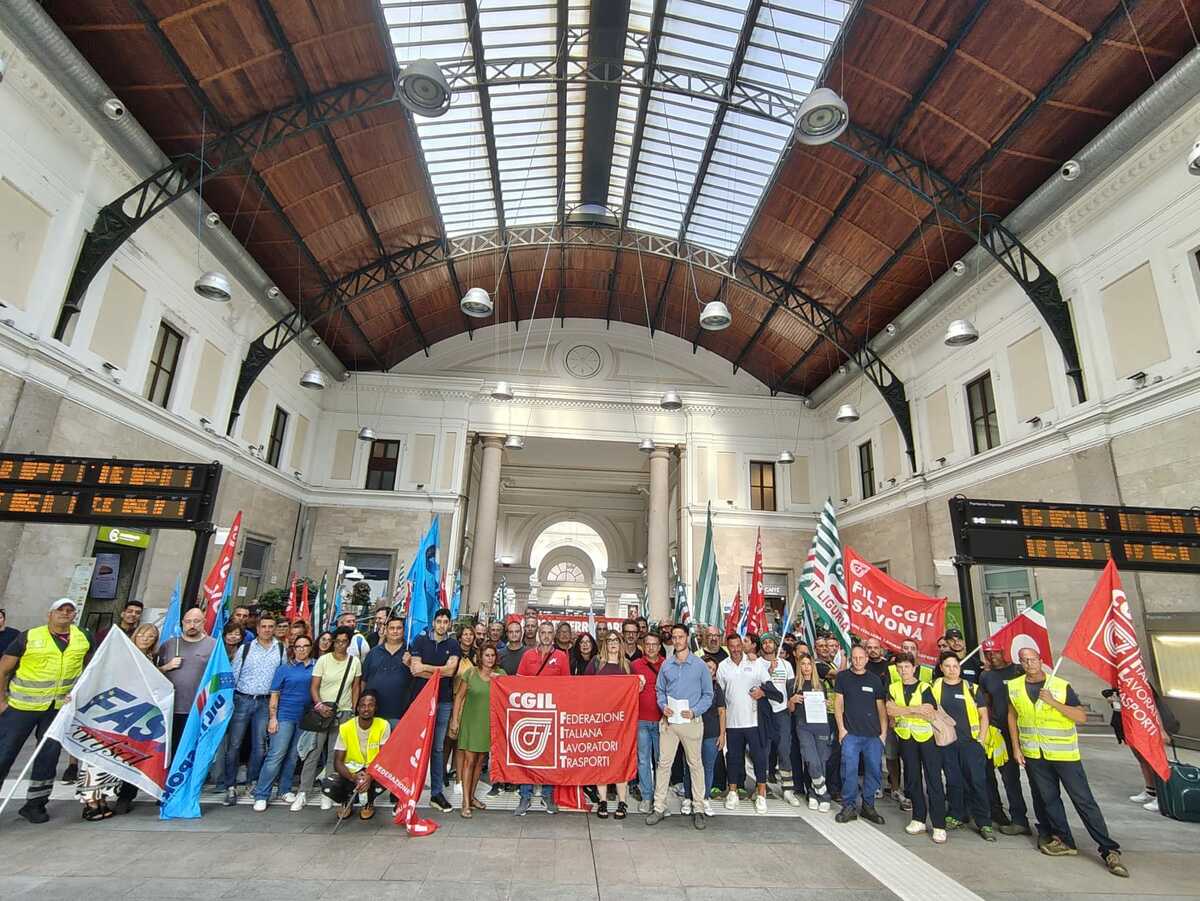 Appalti ferroviari, stipendi congelati per 100 lavoratori in Liguria: "RFI non paga il Consorzio"