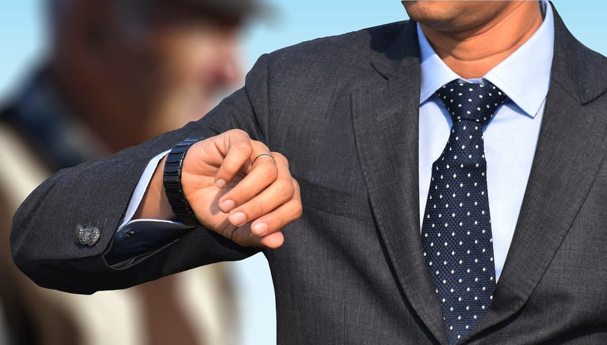 Il ritorno dell’orologio meccanico: perché il tempo si misura ancora al polso