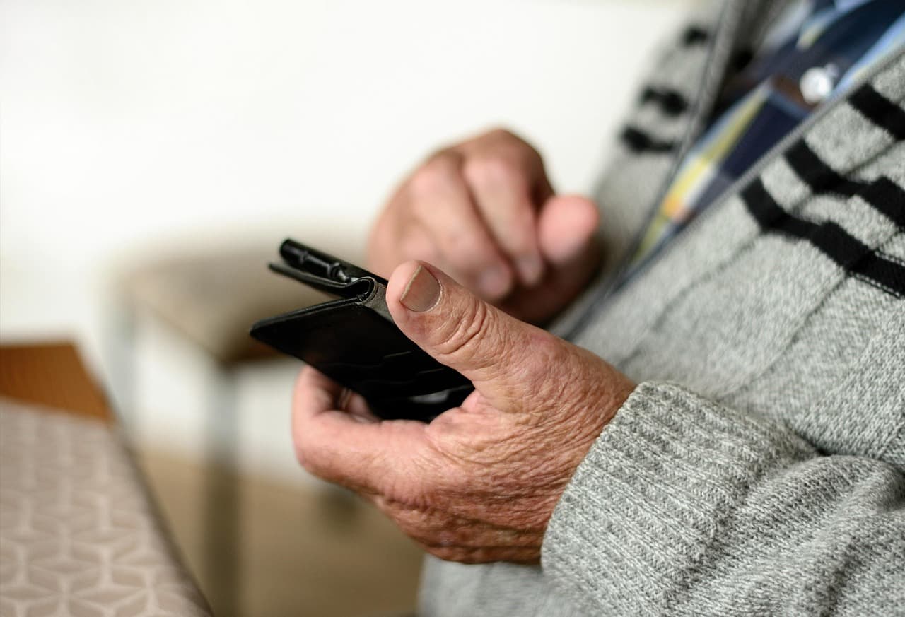 Truffato un anziano che aveva 500mila euro in una cassetta di sicurezza