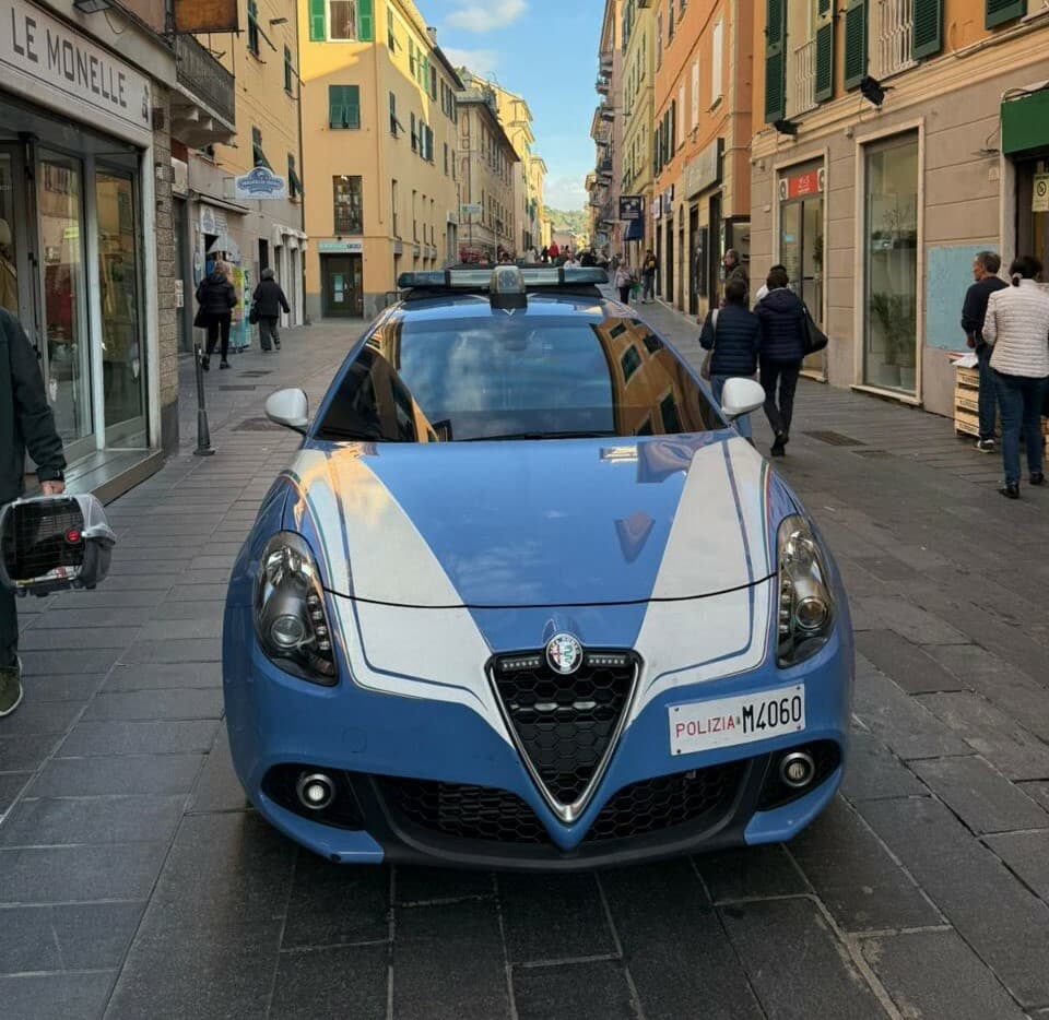 Sestri Ponente, assalto alle Poste e fuga in taxi minacciando il conducente: arrestato rapinatore 54enne
