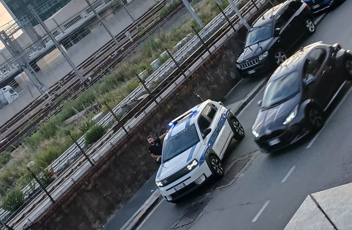 Palmaro, residenti esasperati per i chiusini difettosi. Il Comitato scrive ad Aster, Municipio e Comune
