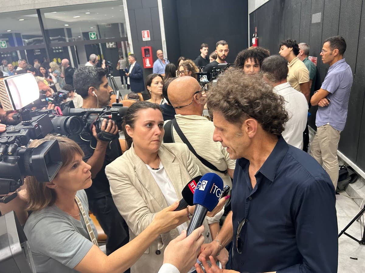 Ponte Morandi, il sollievo e l’amarezza dei familiari: “Oggi i nostri cari hanno dei colpevoli, ma per noi la vita non tornerà più quella di prima”