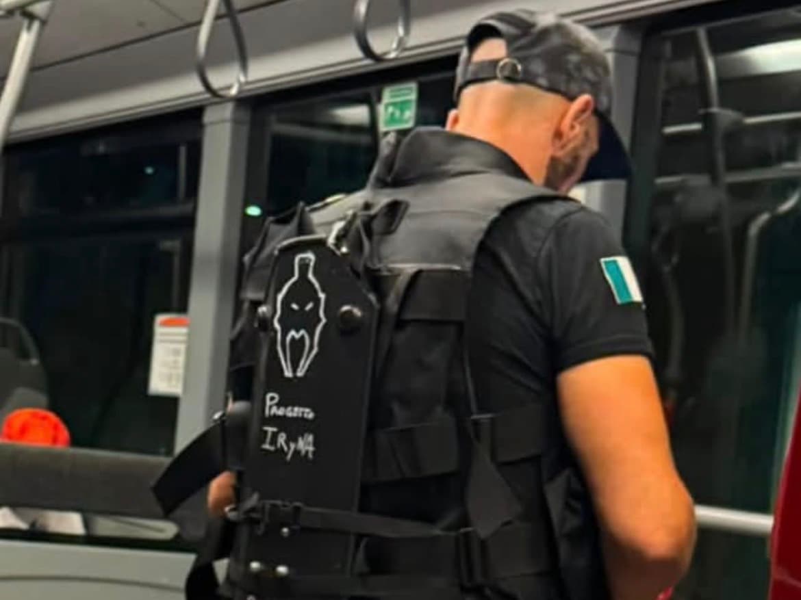 Il "vigilante dei bus notturni" iscritto a Futuro Nazionale: segnalato a prefettura e questura
