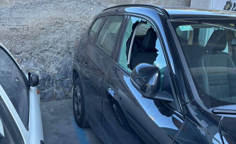 Sorpresi a scassinare auto nella notte in piazza Cavour, due in manette