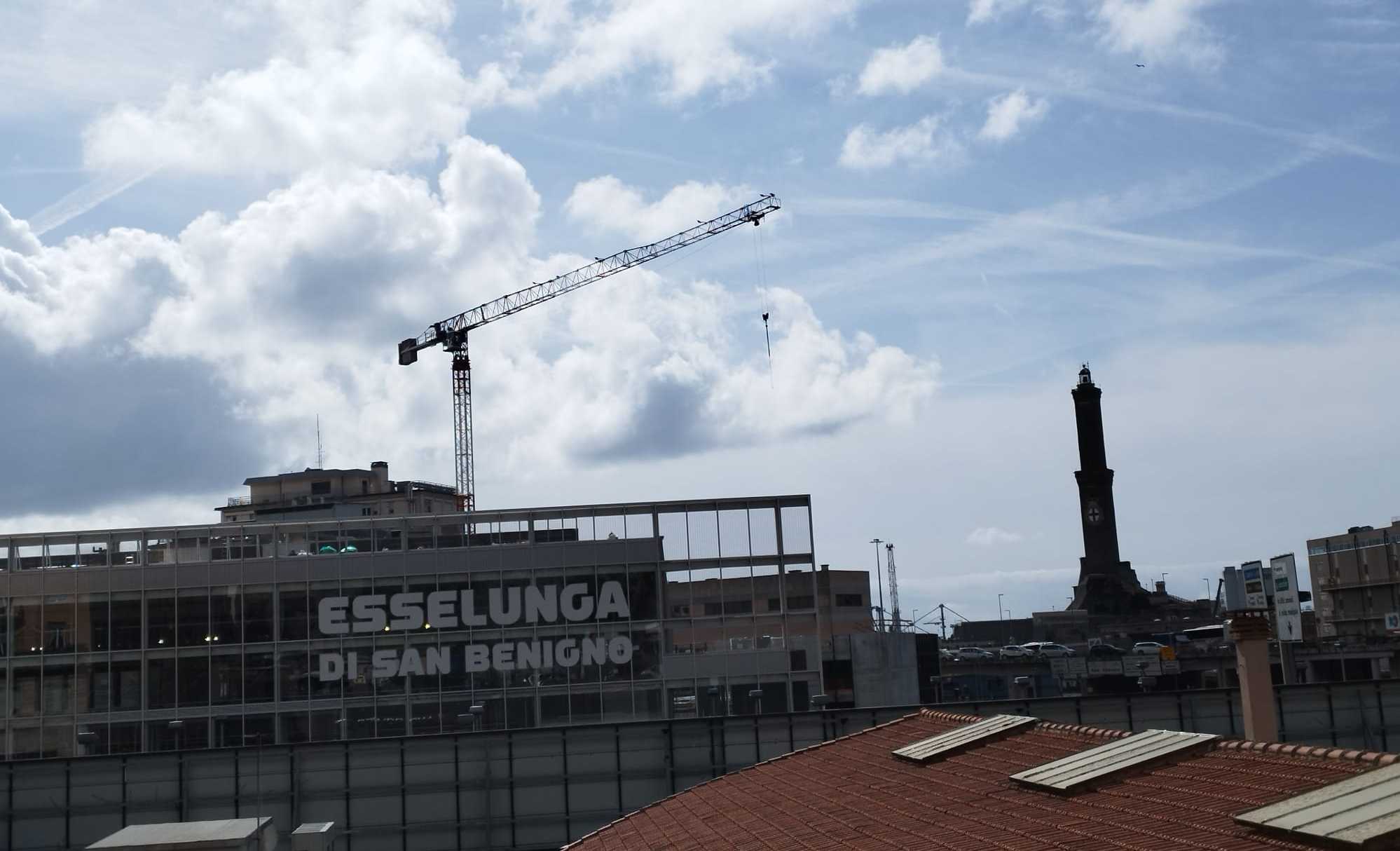 Operaio rimase ferito nel cantiere Esselunga di San Benigno, quattro indagati