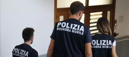 Rapinatori "incastrati" dai tatuaggi: la polizia li riconosce e li arresta