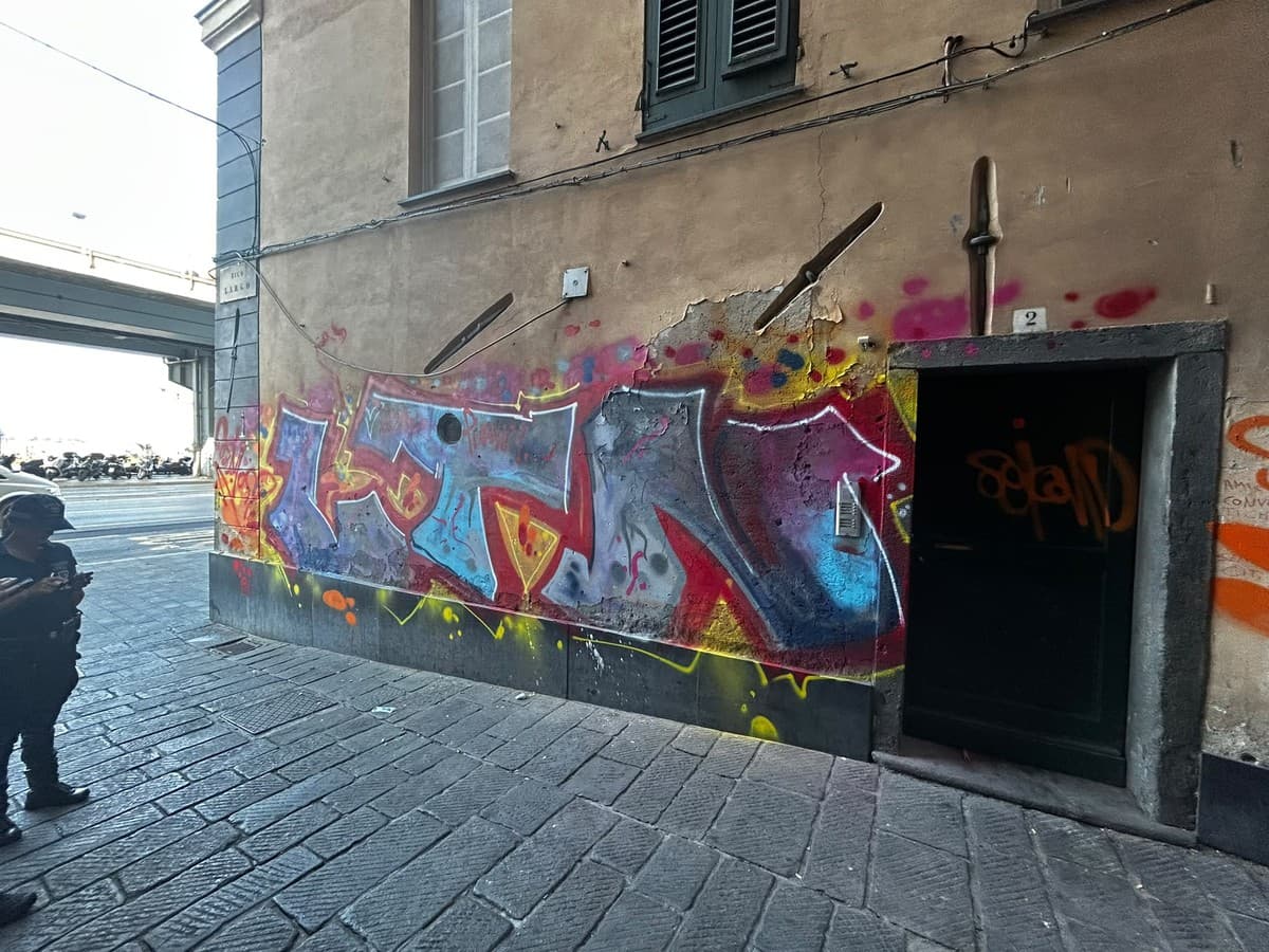 Palazzi storici sfregiati con le bombolette spray: denunciati sei turisti tedeschi