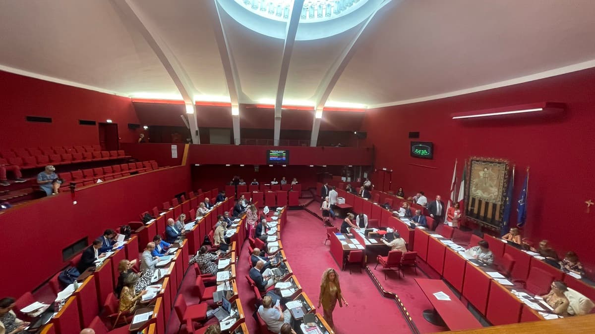 TARI 2026, approvate le nuove tariffe dopo una maratona di dieci ore a Palazzo Tursi