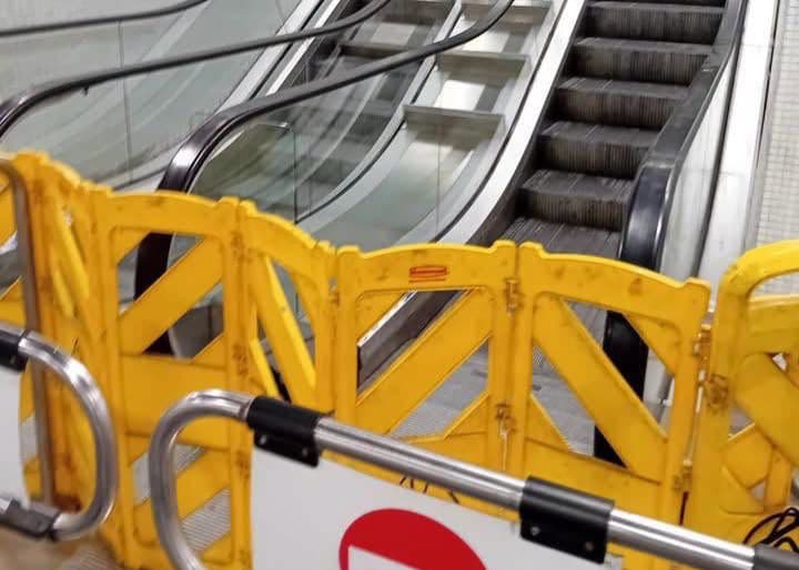 Metro Sarzano-Sant’Agostino, serviranno cinque mesi per riattivare le scale mobili: verifiche anche sulle infiltrazioni