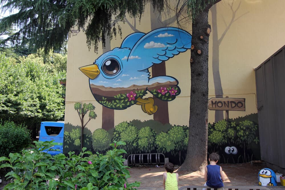 Il writer Pao dipinge un nuovo murale al Cep: due giorni di street art dal vivo al Pianacci