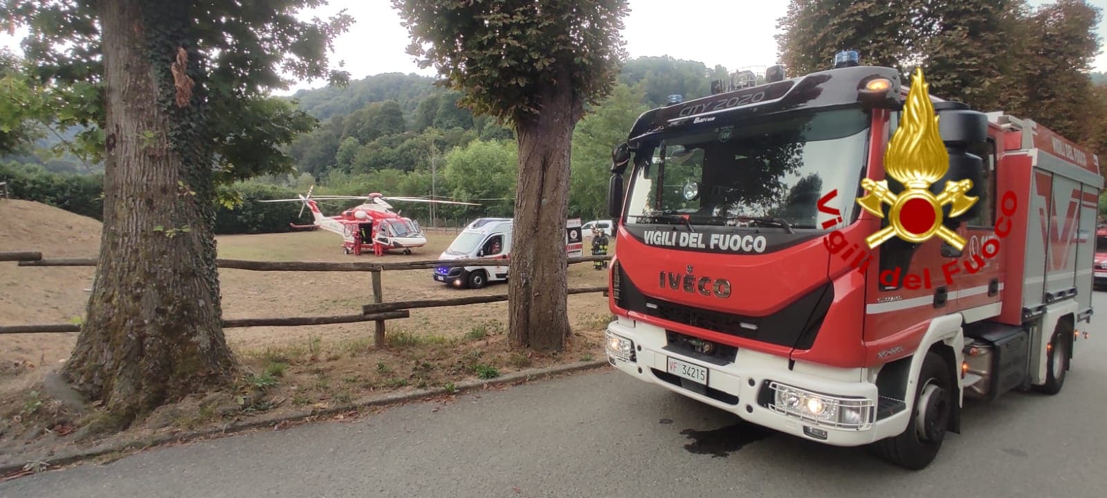 Masone, 70enne trovato a terra sul ciglio della strada in arresto cardiaco: rianimato e trasportato al San Martino in elicottero