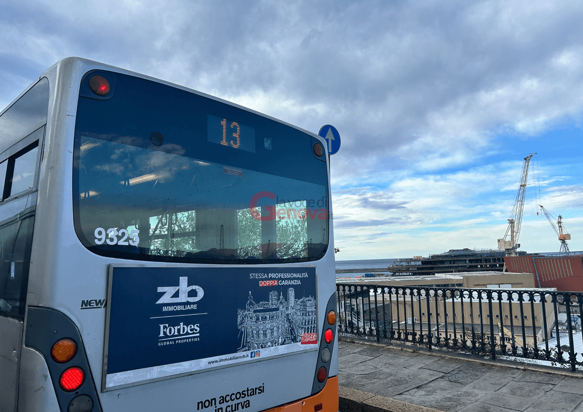 Bus extraurbani a Genova, l'allarme di Cub Trasporti: "Autisti a rischio aggressione, mancano i cartelli sui divieti"