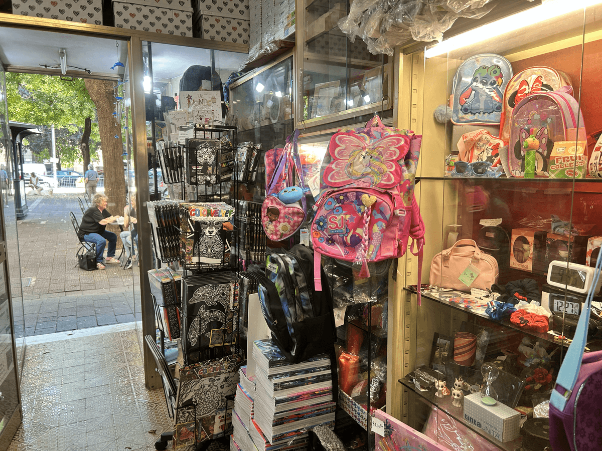 Caro scuola, l'allarme di Confcommercio Genova: "Pressioni da GDO e web, salvaguardare i negozi di vicinato"