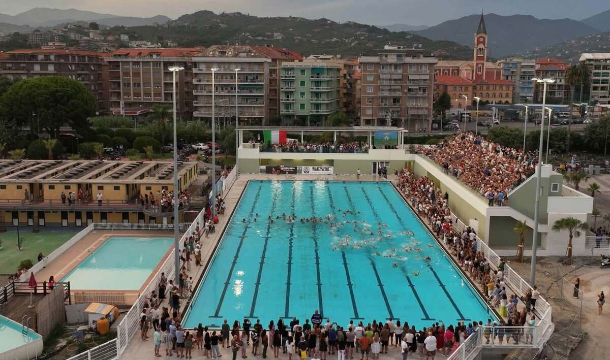Chiavari, riapre dopo vent'anni la piscina del Lido: la vasca olimpionica intitolata a Marco Di Capua