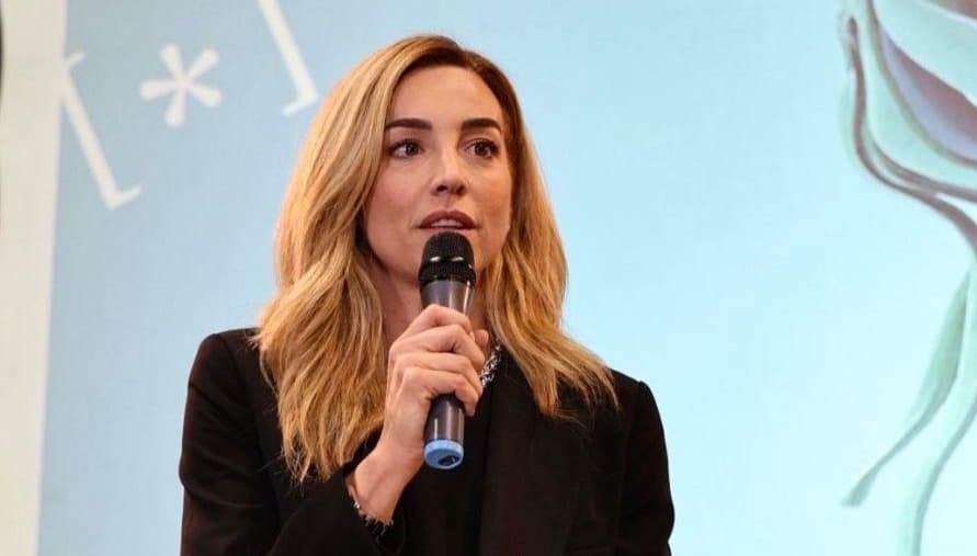 “Il domani inizia sempre oggi”: Silvia Salis lancia il suo libro-manifesto: uscirà a ottobre con Feltrinelli 