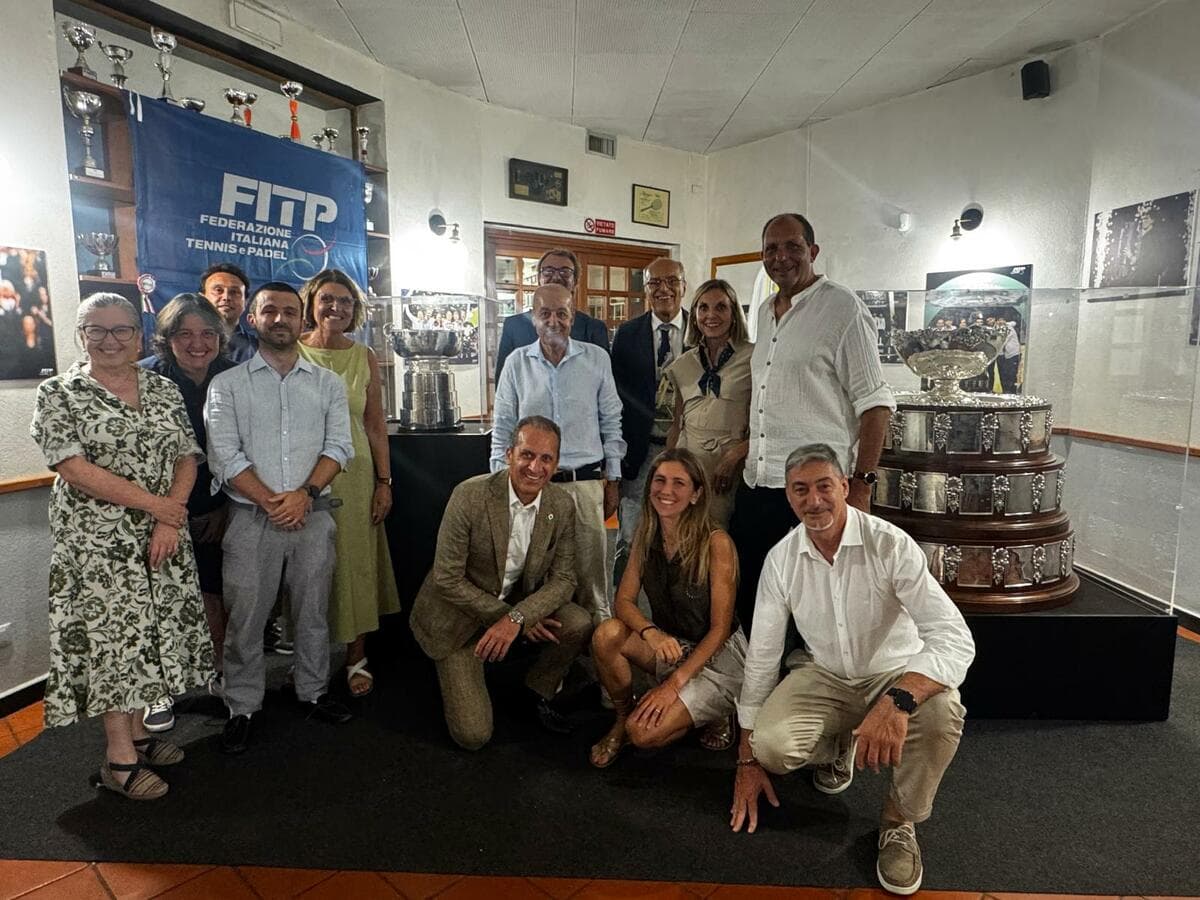 Genova capitale del tennis, sfilata di autorità ad Albaro per il Trophy Tour delle storiche coppe
