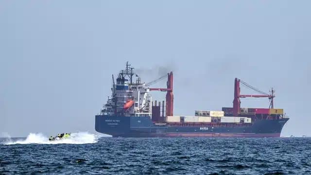 Attacco Usa nel sud dell’Iran, Teheran reagisce: spari contro navi nello Stretto di Hormuz
