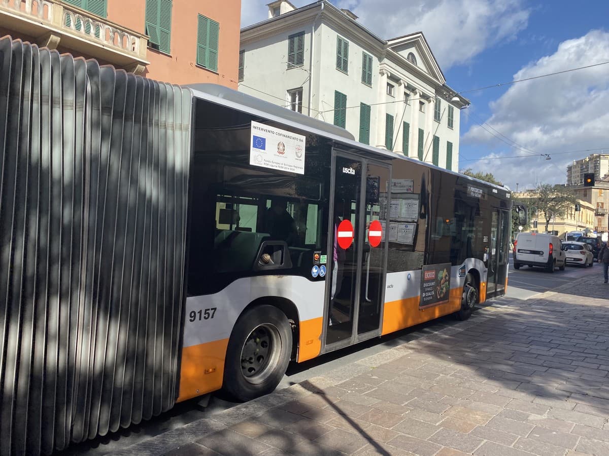 Agevolazioni e gratuità sui mezzi pubblici per gli studenti, rinnovata la convenzione fra Amt e UniGe