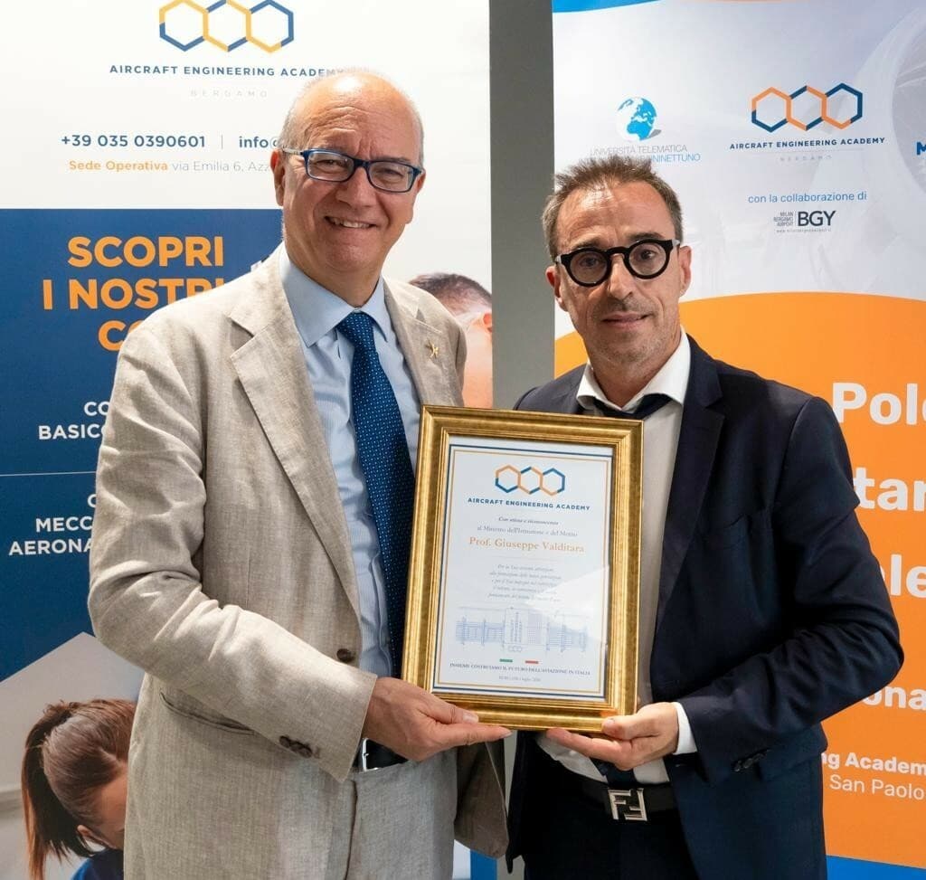 Il Ministro Valditara visita AEA - Aircraft Engineering Academy: ad Azzano San Paolo il modello formativo che prepara i professionisti dell’aviazione