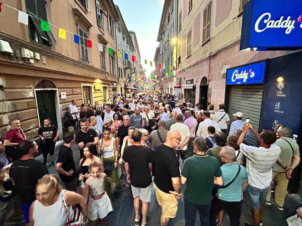 Sicurezza a Sestri, in piazza Baracca doppio presidio: comitati in marcia, ANPI contesta [DIRETTA]