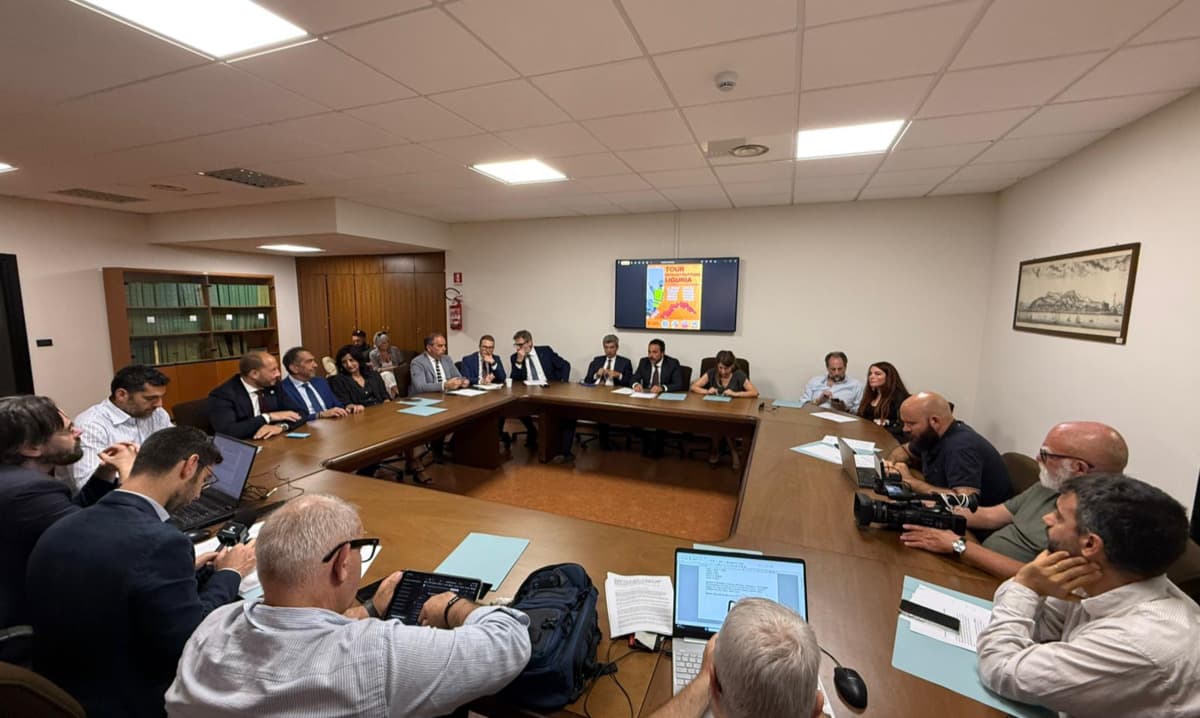 Infrastrutture, l’opposizione lancia il tour nei territori: “In dieci anni di centrodestra accumulati oltre 70 anni di ritardi”