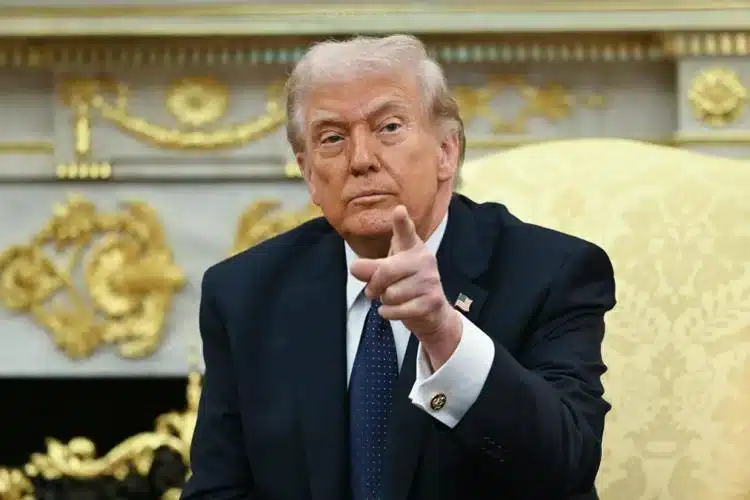 Trump alza i toni: “Colpiremo ancora”, mentre Teheran promette vendetta contro navi Usa e israeliane