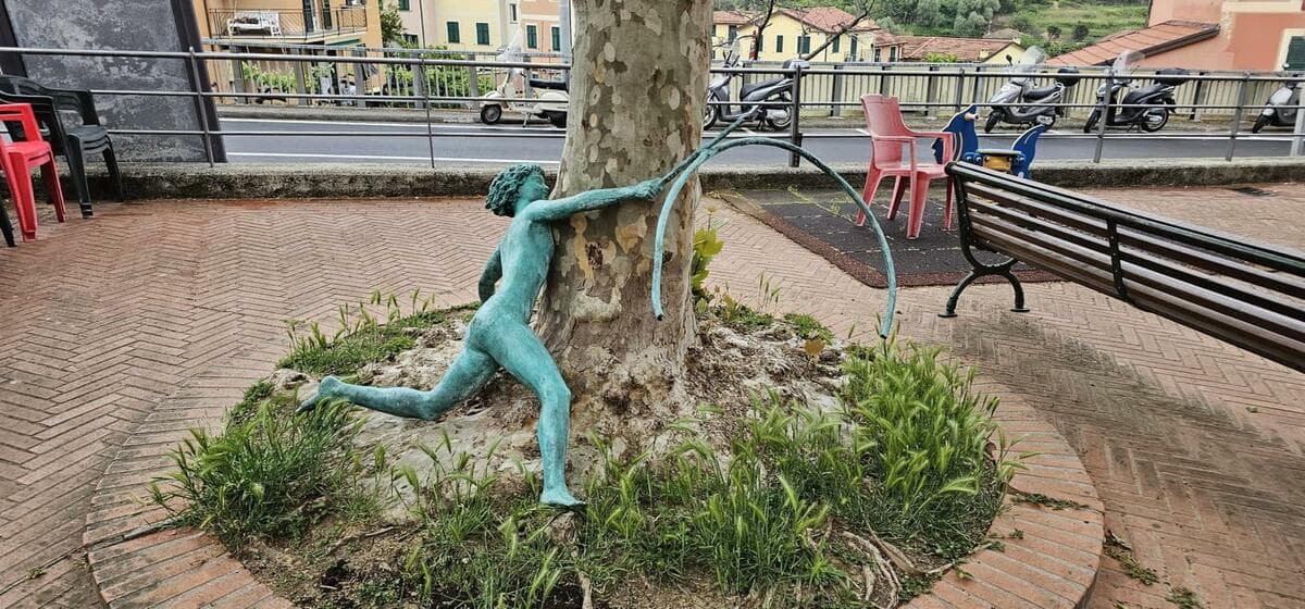 Sestri Levante, statua di Guareschi danneggiata a Trigoso: i responsabili pagheranno oltre 6.000 euro per il restauro