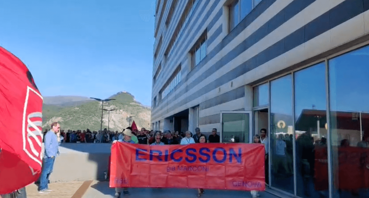 Ericsson, corteo contro i 131 esuberi: “A rischio oltre il 40% dei lavoratori, sono 131 famiglie”