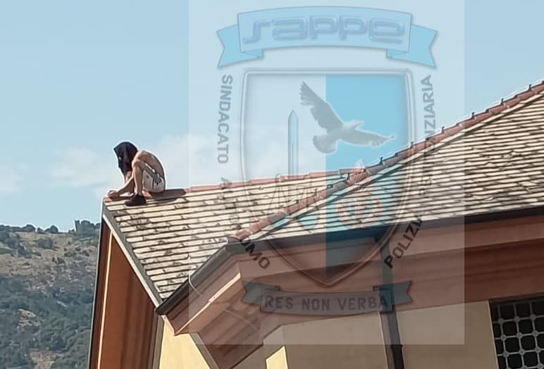 Detenuto scende dal tetto del carcere di Marassi dopo otto ore: protesta conclusa senza conseguenze