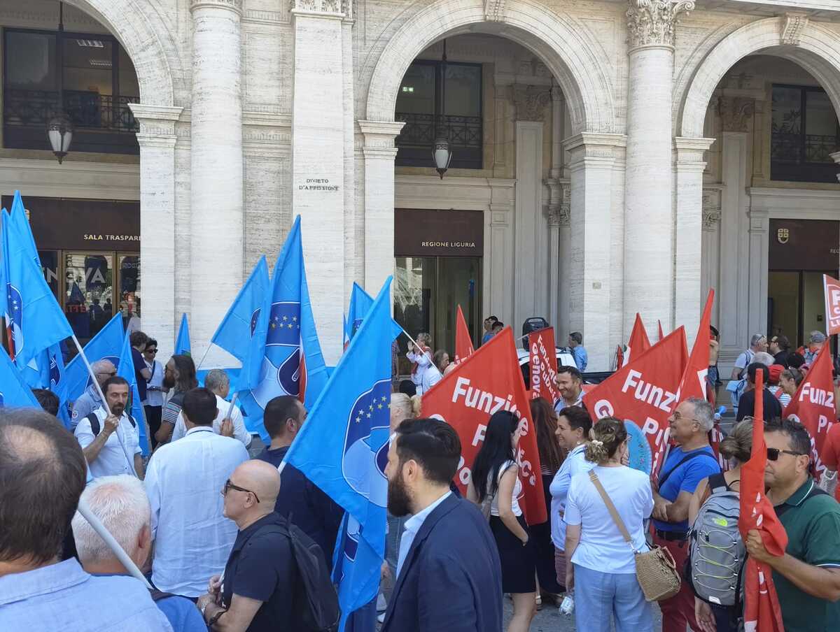 Sanità, scatta la protesta sotto la Regione. FP Cgil e UIL Fp: "Niente riforme senza risorse per i lavoratori"