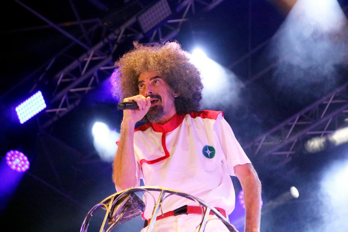 Caparezza porta il suo pianeta al Balena Festival, un viaggio tra immaginazione e creatività
