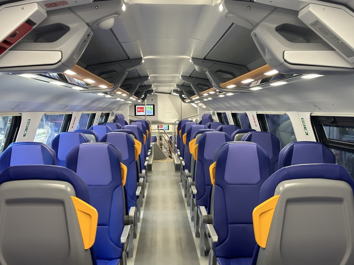 Sestri Ponente, derubato sul treno chiama le forze dell'ordine: la polizia interviene e arresta due uomini