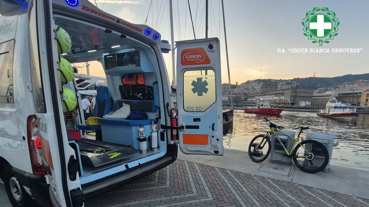 Darsena, uomo ferito trovato in acqua a Ponte Morosini: recuperato dai vigili del fuoco